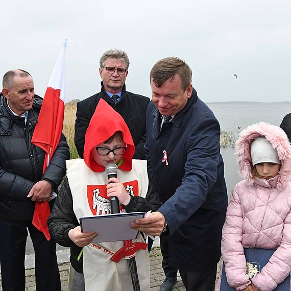 Dzie Flagi Rzeczypospolitej Polskiej 2 maja w Midzywodziu - „cz nas barwy biao- czerwone”. Zobacz film!