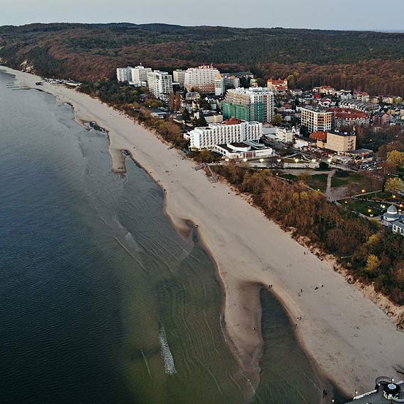 Piasek ze �winouj�cia na pla�y w Mi�dzyzdrojach