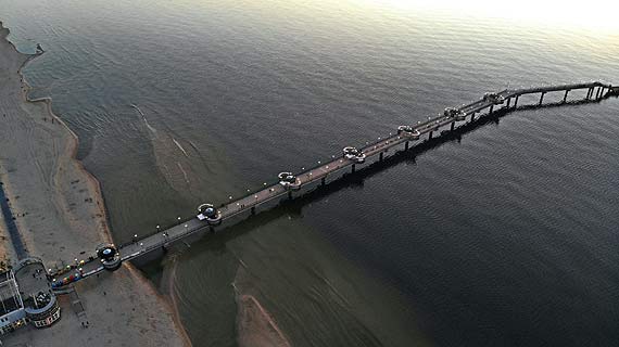 Piasek ze �winouj�cia na pla�y w Mi�dzyzdrojach