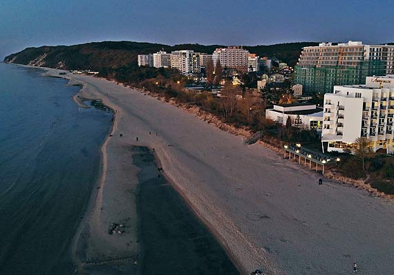 Piasek ze �winouj�cia na pla�y w Mi�dzyzdrojach