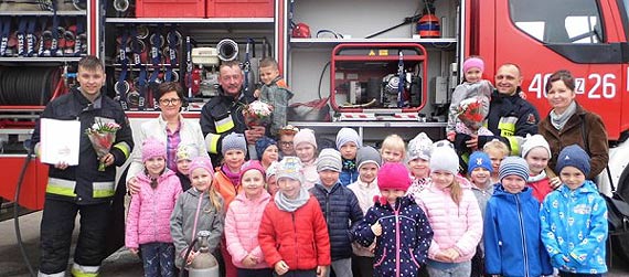 Przedszkolaki z wizyt� w remizie OSP Golczewo