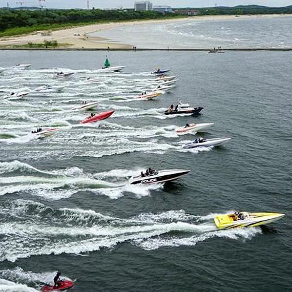 Wizyta szybkich morskich �odzi motorowych z Berlina