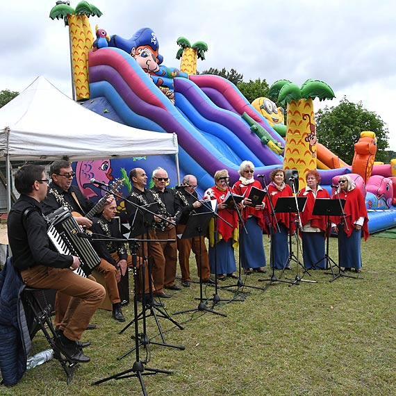 FESTYN RODZINNY w Wapnicy Jubileusz 10-lecia Mi�dzyzdrojskiego Stowarzyszenia „Rodzina” oraz so�ecki Dzie� Dziecka