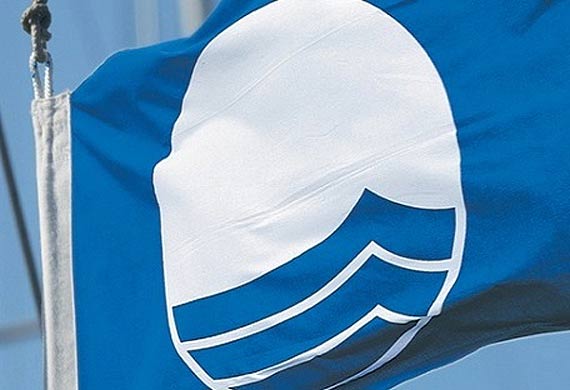 B��kitna flaga w Gminie Dziwn�w