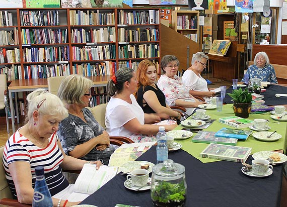 Spotkanie Dyskusyjnego Klubu Ksiki w midzyzdrojskiej bibliotece