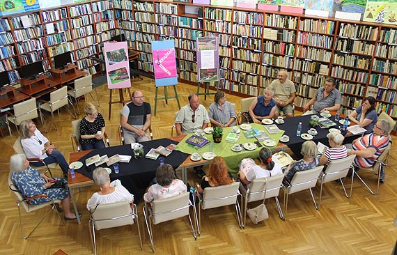 Spotkanie Dyskusyjnego Klubu Ksiki w midzyzdrojskiej bibliotece