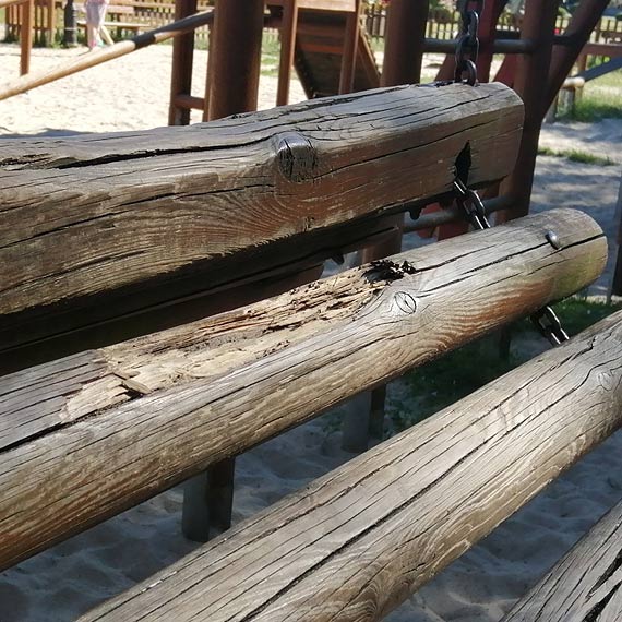 Mieszkanka Mi�dzyzdroj�w o z�ym stanie placu zabaw