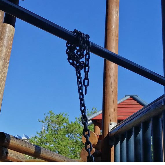 Mieszkanka Mi�dzyzdroj�w o z�ym stanie placu zabaw