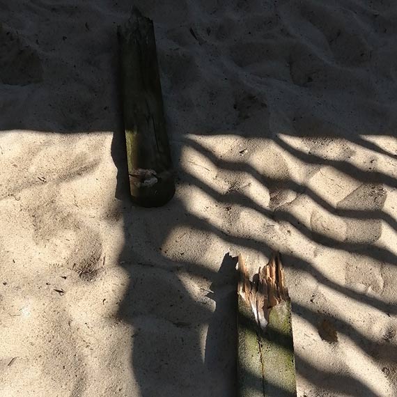 Mieszkanka Mi�dzyzdroj�w o z�ym stanie placu zabaw