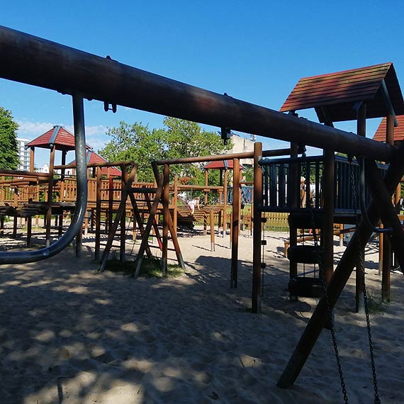 Mieszkanka Mi�dzyzdroj�w o z�ym stanie placu zabaw