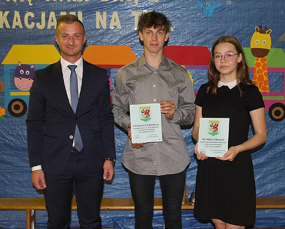 Uroczyste zako�czenia �smych klas