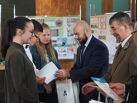 Wyruszaj� na W�gry, aby podziwia� i bada� lokaln� faun� i flor�  