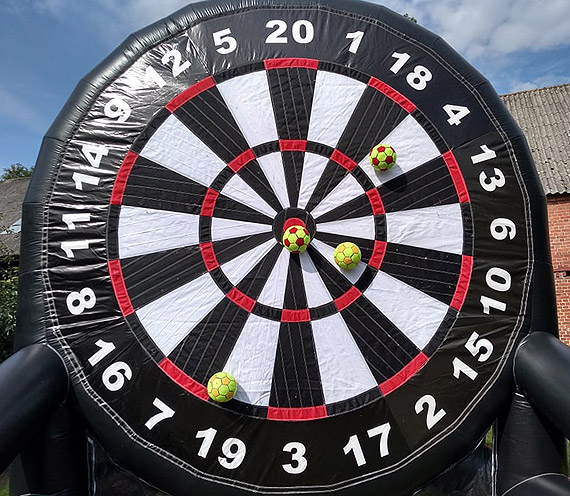 Turniej pi�karskiego darta!