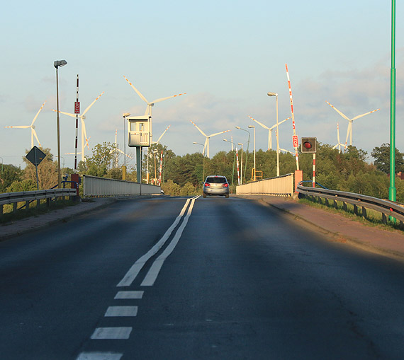 Zalecono ograniczenie do minimum otwierania mostu