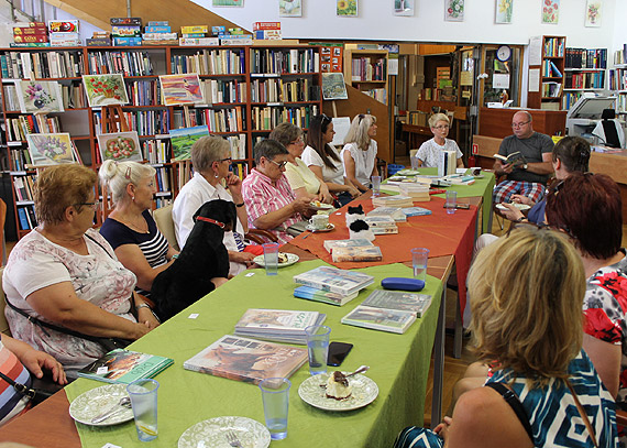 „Szcz�cie na czterech �apach …” – spotkanie Dyskusyjnego Klubu Ksi��ki w Mi�dzyzdrojach