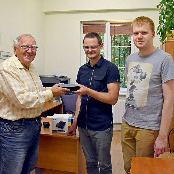 Pan Andrzej Ryfczy�ski przekaza� �wier� miliona zdj�� do Archiwum Pa�stwowego w Szczecinie