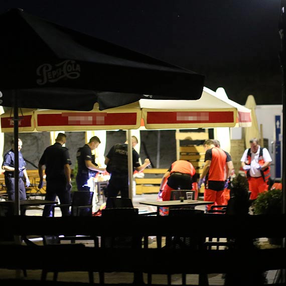 Nie �yje  18-latek zaatakowany no�em przez r�wie�nika