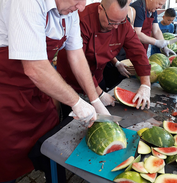 Mamy rekord Polski! W Kamieniu Pomorskim zjedzono 900 kilogramów arbuza