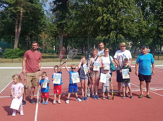 Rodzinny turniej tenisowy w Dziwnowie