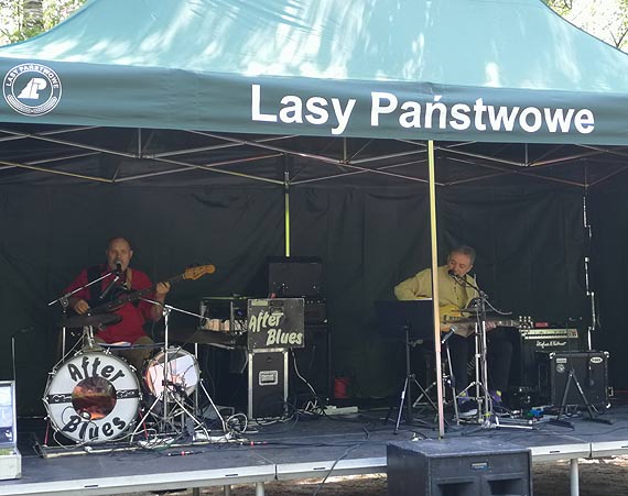 Wakacje warto sp�dzi� w lesie