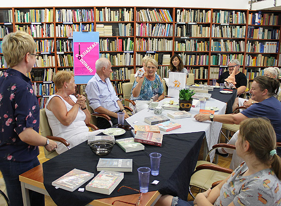 „Co kochamy w ksi��kach na lato” – Dyskusyjny Klub Ksi��ki