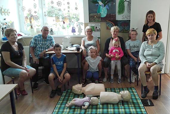 Pokaz i nauka pierwszej pomocy przedmedycznej w �wierznie