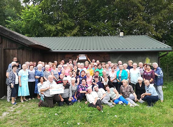 U�miechni�ty emeryt i ognisko integracyjne