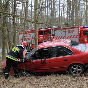 Midzywodzie: BMW omal nie zabio idcych po chodniku rodzicw z dzieckiem