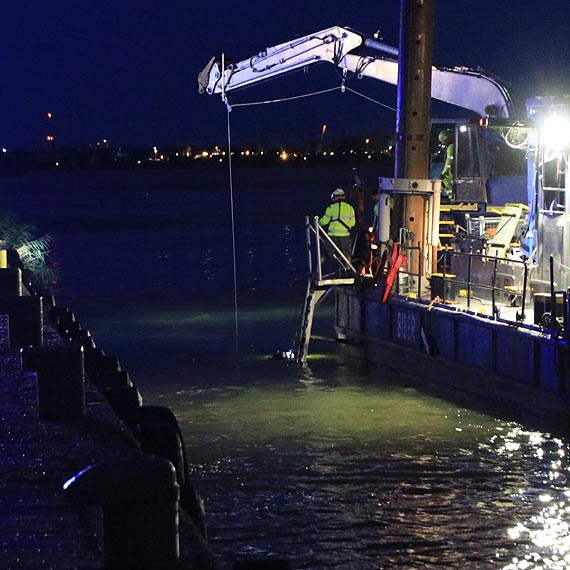 Nastolatkowie byli pod wod� oko�o 2 godzin. Zobacz film!