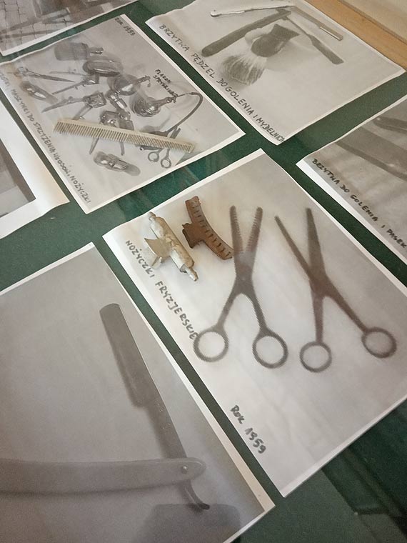 Powojenne akcesoria fryzjerskie w Dziwnowie