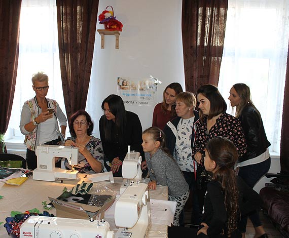 Ruszy�y zaj�cia Akademii Krawieckiej