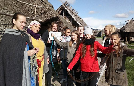 Warsztaty tkackie w Centrum S�owian i Wiking�w