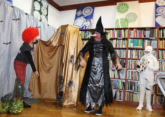 Halloween nie takie straszne, czyli warsztaty w międzyzdrojskiej bibliotece
