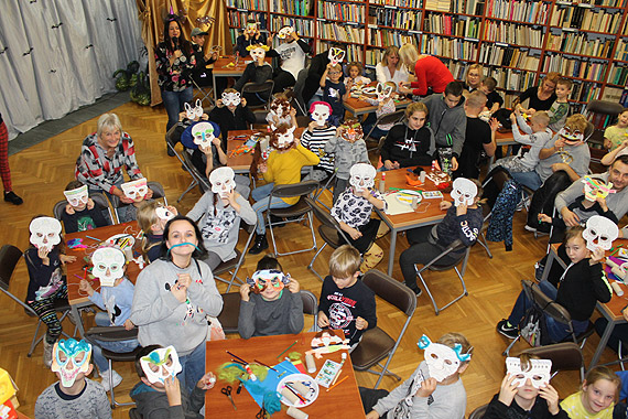 Halloween nie takie straszne, czyli warsztaty w międzyzdrojskiej bibliotece