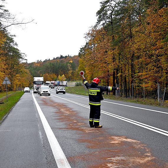 Na DK3 15 kilometrze – niebezpieczny wyciek