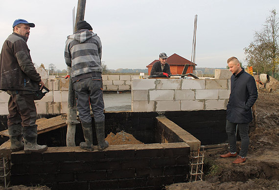 Budowa �wietlicy wiejskiej w Cies�awiu w toku