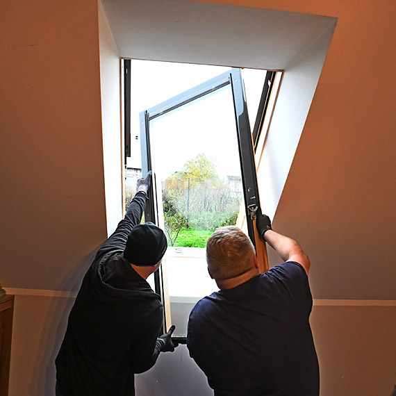 Wymiana szyb w oknach dachowych na energooszcz�dne