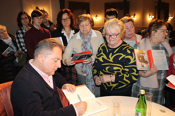 „Nie jestem kucharzem” – spotkanie autorskie z Robertem Makłowiczem