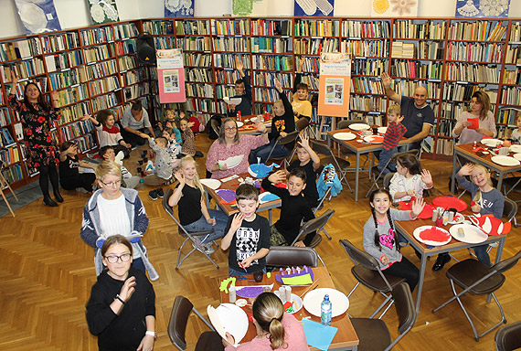 Warsztaty plastyczne „Morskie stwory” w międzyzdrojskiej bibliotece