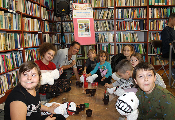 Warsztaty plastyczne „Morskie stwory” w międzyzdrojskiej bibliotece