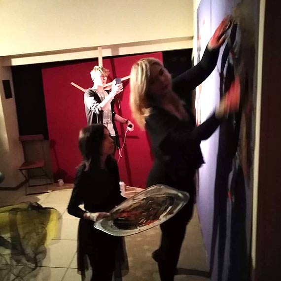 Rzeź, jaką czynią ludzie na przyrodzie - performance przygotowany przez twórców z Kamienia Pomorskiego