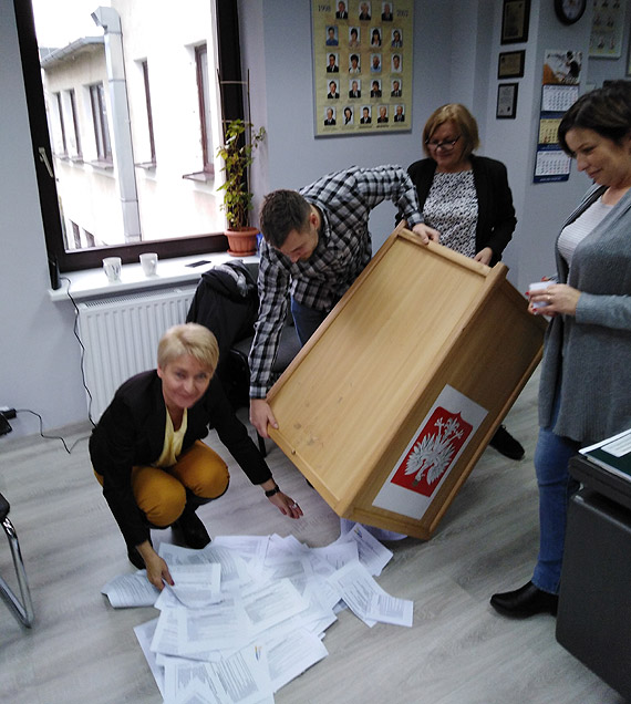 Liczenie g�os�w rozpocz�te!