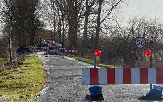 Kierowcy zgrzytaj zbami. Zamknita droga i jazda na wstecznym