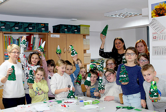 Rodzinne Warsztaty Plastyczne „Fabryka Ozd�b �wi�tecznych”