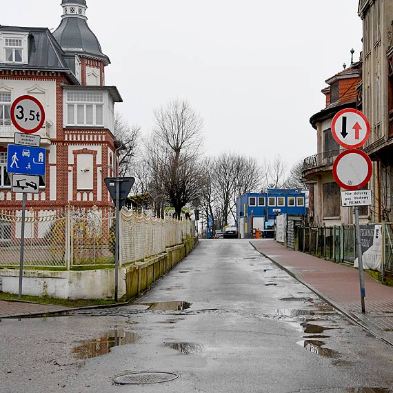 Międzyzdroje: Ulica Rybacka już dawno powinna być przejezdna dla wszystkich aut!