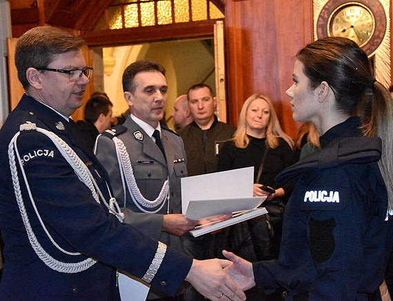 Kolejni nowi policjanci z�o�yli �lubowanie - Mo�e i Ty chcesz wst�pi� w nasze szeregi?