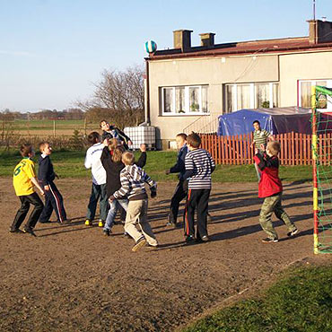 Koniewo: Szkoa jest fajna! Zamienili szko na klasosypialnie