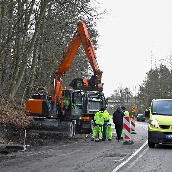 Ruszy�a budowa �cie�ki rowerowej dooko�a Zalewu Szczeci�skiego w gminie Mi�dzyzdroje 