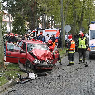 Zderzyy si dwa auta. Maestwo z Dziwnowa w szpitalu