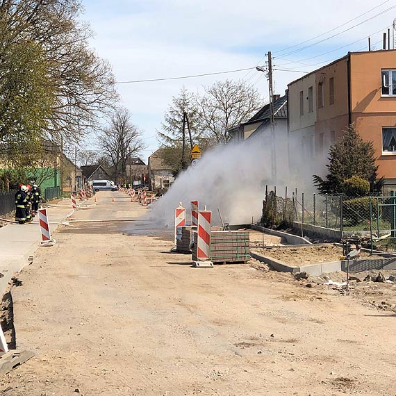 Na budowie drogi w Gostyniu zostaa uszkodzona rura gazowa. Zobacz film!